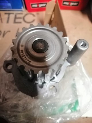 538032210 POMPA WODY CHŁODZENIE SILNIKA INA